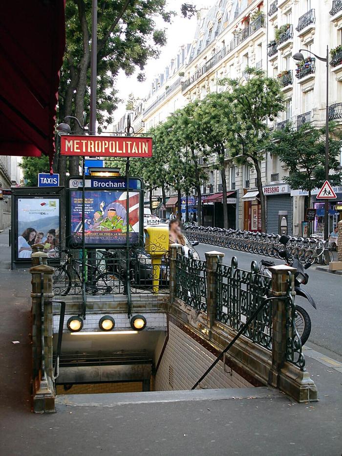 Paris 17e - Immobilier - CENTURY 21 Patrimoine 17 - Metro_de_Paris_-_Ligne_13_-_Brochant