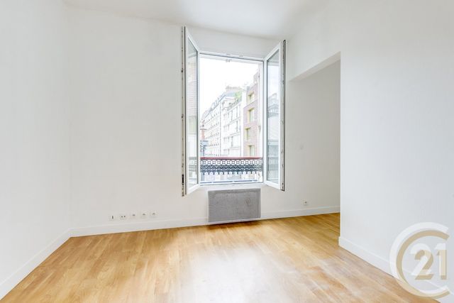 Appartement F2 à vendre - 2 pièces - 24.7 m2 - PARIS - 75018 - ILE-DE-FRANCE - Century 21 Patrimoine 17