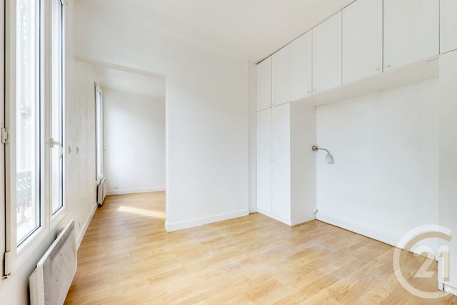 Appartement F2 à vendre - 2 pièces - 24.7 m2 - PARIS - 75018 - ILE-DE-FRANCE - Century 21 Patrimoine 17