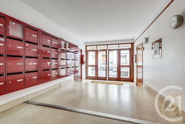 Appartement Studio à vendre - 1 pièce - 33.33 m2 - PARIS - 75017 - ILE-DE-FRANCE - Century 21 Patrimoine 17