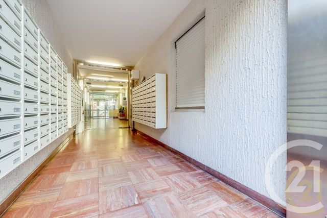 Appartement Studio à vendre - 1 pièce - 21.15 m2 - PARIS - 75018 - ILE-DE-FRANCE - Century 21 Patrimoine 17