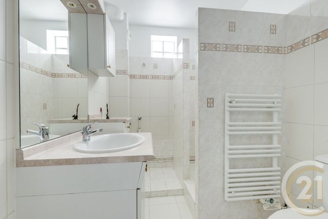 Appartement F1 à vendre - 1 pièce - 30.6 m2 - LES LILAS - 93 - ILE-DE-FRANCE - Century 21 Patrimoine 17