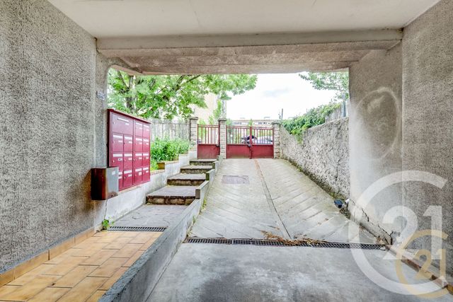 Appartement F1 à vendre - 1 pièce - 30.6 m2 - LES LILAS - 93 - ILE-DE-FRANCE - Century 21 Patrimoine 17