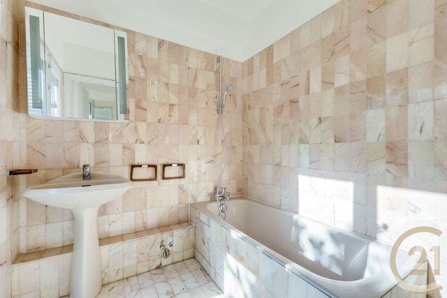 Appartement Studio à vendre - 1 pièce - 39.62 m2 - PARIS - 75018 - ILE-DE-FRANCE - Century 21 Patrimoine 17
