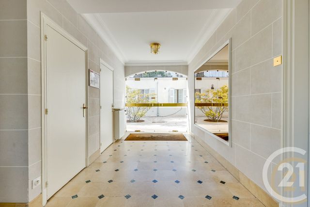 Appartement F3 à vendre - 3 pièces - 65.0 m2 - PARIS - 75018 - ILE-DE-FRANCE - Century 21 Patrimoine 17